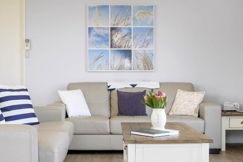 Omaroo Cottage Bruny Island - New Castle Holiday 3