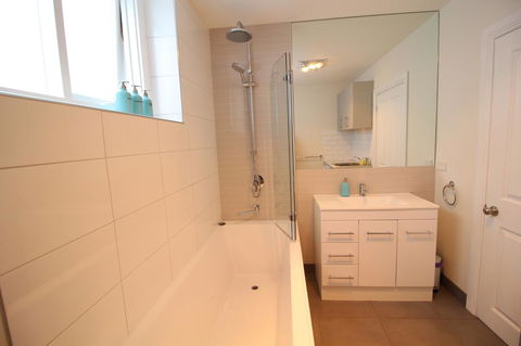 Trinity Hill Apartments - New Castle Holiday 22