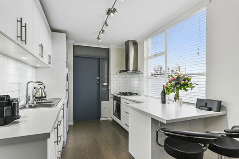 Trinity Hill Apartments - New Castle Holiday 8