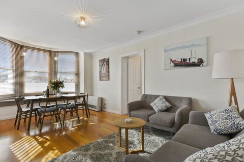 Trinity Hill Apartments - New Castle Holiday 10
