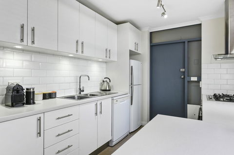 Trinity Hill Apartments - New Castle Holiday 7