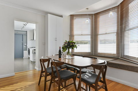 Trinity Hill Apartments - New Castle Holiday 6