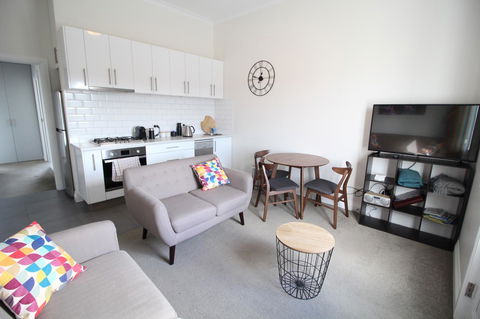 Trinity Hill Apartments - New Castle Holiday 15