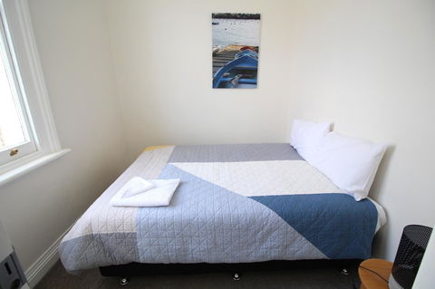 Trinity Hill Apartments - New Castle Holiday 16