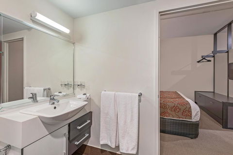 Mantra One Sandy Bay Road - New Castle Holiday 21