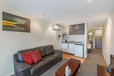 Mantra One Sandy Bay Road - New Castle Holiday 30