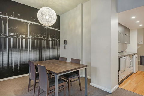 Mantra One Sandy Bay Road - New Castle Holiday 19