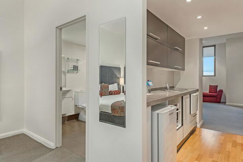 Mantra One Sandy Bay Road - New Castle Holiday 9