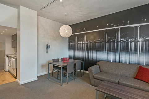 Mantra One Sandy Bay Road - New Castle Holiday 8