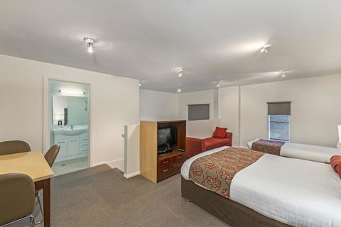 Mantra One Sandy Bay Road - New Castle Holiday 17