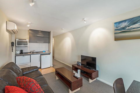 Mantra One Sandy Bay Road - New Castle Holiday 29