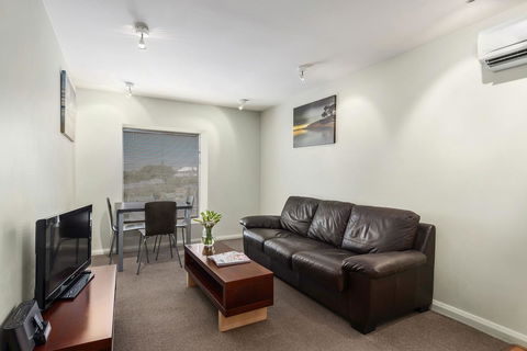 Mantra One Sandy Bay Road - New Castle Holiday 27