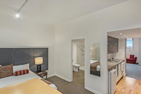 Mantra One Sandy Bay Road - New Castle Holiday 12