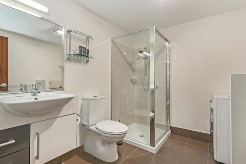 Mantra One Sandy Bay Road - New Castle Holiday 11