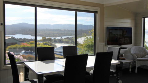 SEA EAGLE COTTAGE Amazing Views Of Bay Of Fires - New Castle Holiday 24