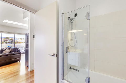 Bellerive Marina View Apartments NO 27 - New Castle Holiday 11
