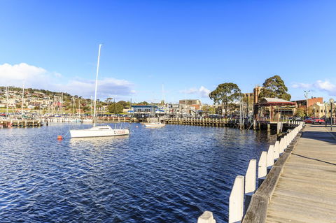 Bellerive Marina View Apartments NO 27 - New Castle Holiday 21