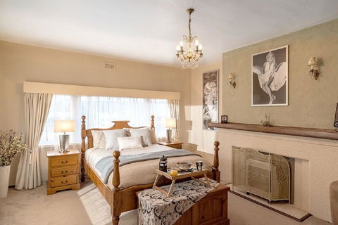 Jones On Wilson Boutique B&B - New Castle Holiday 2