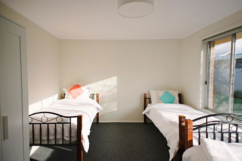 The Holiday Home People - New Castle Holiday 16