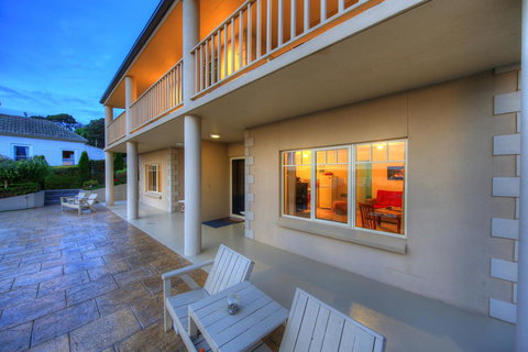 On The Terrace - New Castle Holiday 44