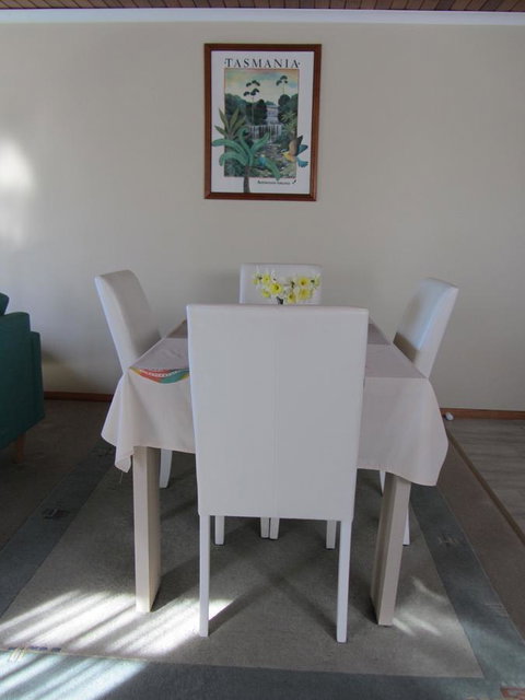 Elm Trees Accommodation @ Ross - New Castle Holiday 14