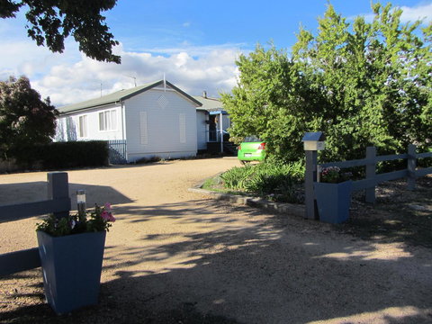 Elm Trees Accommodation @ Ross - New Castle Holiday 1
