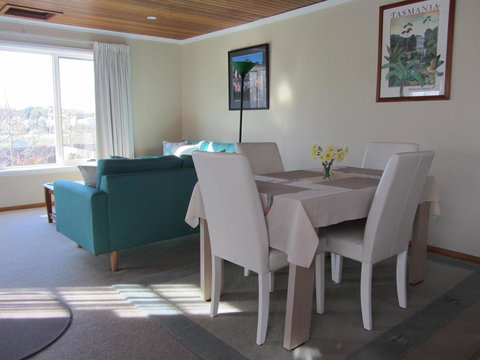 Elm Trees Accommodation @ Ross - New Castle Holiday 13