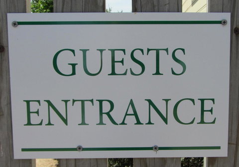 Elm Trees Accommodation @ Ross - New Castle Holiday 8