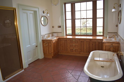 CLAYFIELD HOMESTEAD - Rustic Country Accommodation - New Castle Holiday 14