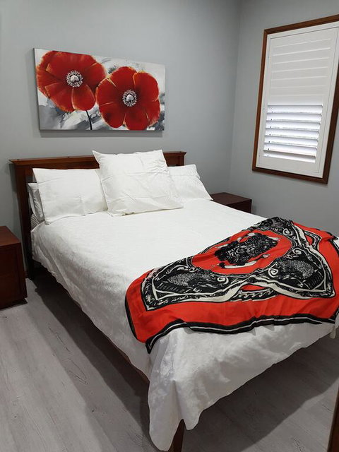 Never Inn - New Castle Holiday 2