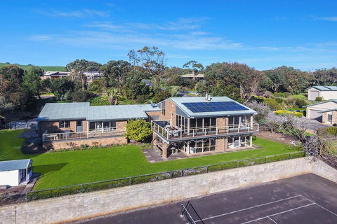 Nevertire - New Castle Holiday 3