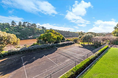 Nevertire - New Castle Holiday 2