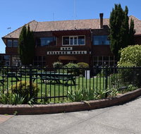 New Ivanhoe Hotel - New Castle Holiday