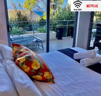 NEW Sunshine Beach Family Escape 3 bedroom with Free Wifi and Parking - New Castle Holiday