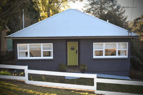 NEW Winston Cottage Leura Views & Location - New Castle Holiday 0