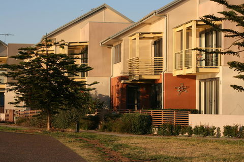 Newcastle Harbourside Terraces - New Castle Holiday 0