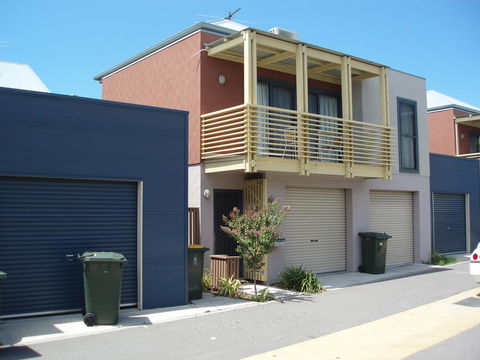 Newcastle Harbourside Terraces - New Castle Holiday 1