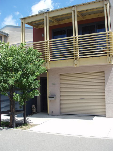 Newcastle Harbourside Terraces - New Castle Holiday 3