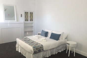 Newcastle Tighes Hill Accommodation with New Castle Holiday