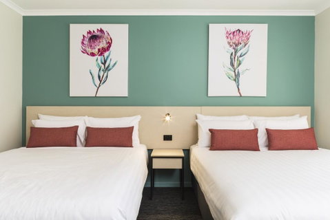 Nightcap At Balaclava Hotel - New Castle Holiday 1