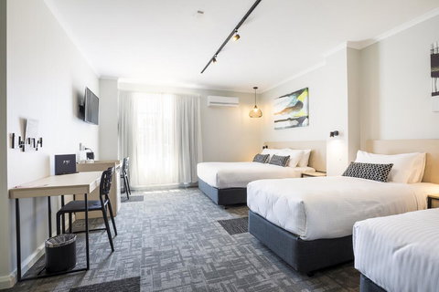 Nightcap At Commercial Hotel - New Castle Holiday 2