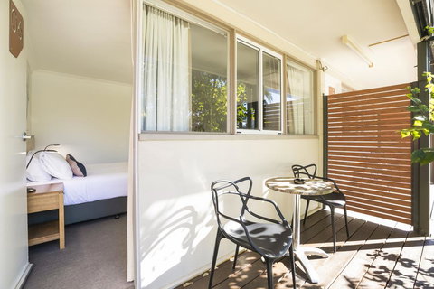 Nightcap At Golden Beach Tavern - New Castle Holiday 3