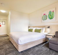 Nightcap at Shoppingtown Hotel - New Castle Holiday