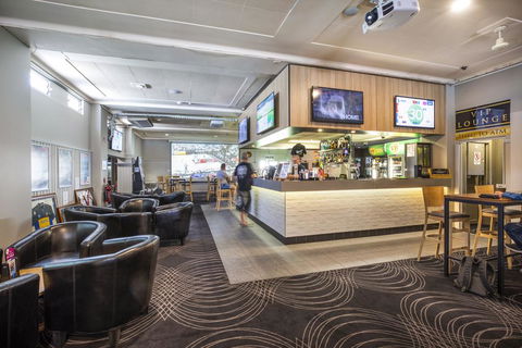 Nightcap At The Charles Hotel - New Castle Holiday 3