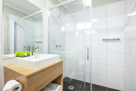 Nightcap At The Charles Hotel - New Castle Holiday 2