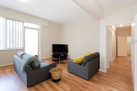 Nights On Broadway - Close To River, UWA & Hospitals - New Castle Holiday 3
