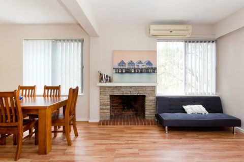 Nights On Broadway - Close To River, UWA & Hospitals - New Castle Holiday 1