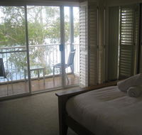 Noosa Entrance Waterfront Resort - New Castle Holiday