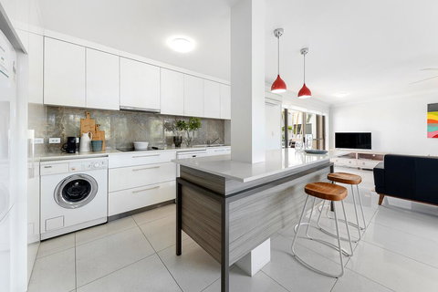 Noosa Shores Apartment 15 - New Castle Holiday 2