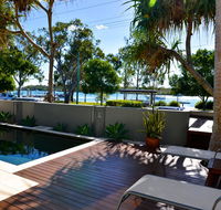 Noosa Water Views - New Castle Holiday